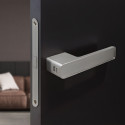 Klamka do Drzwi Wewnętrznych z Blokadą Srebrna SOMBRA Kuchinox Klamka do Drzwi Wewnętrznych z Blokadą Srebrna SOMBRA Kuchinox