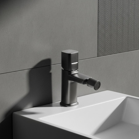 Bateria bidetowa stojąca z korkiem Grafitowa Tores Bateria bidetowa stojąca z korkiem Grafitowa Tores