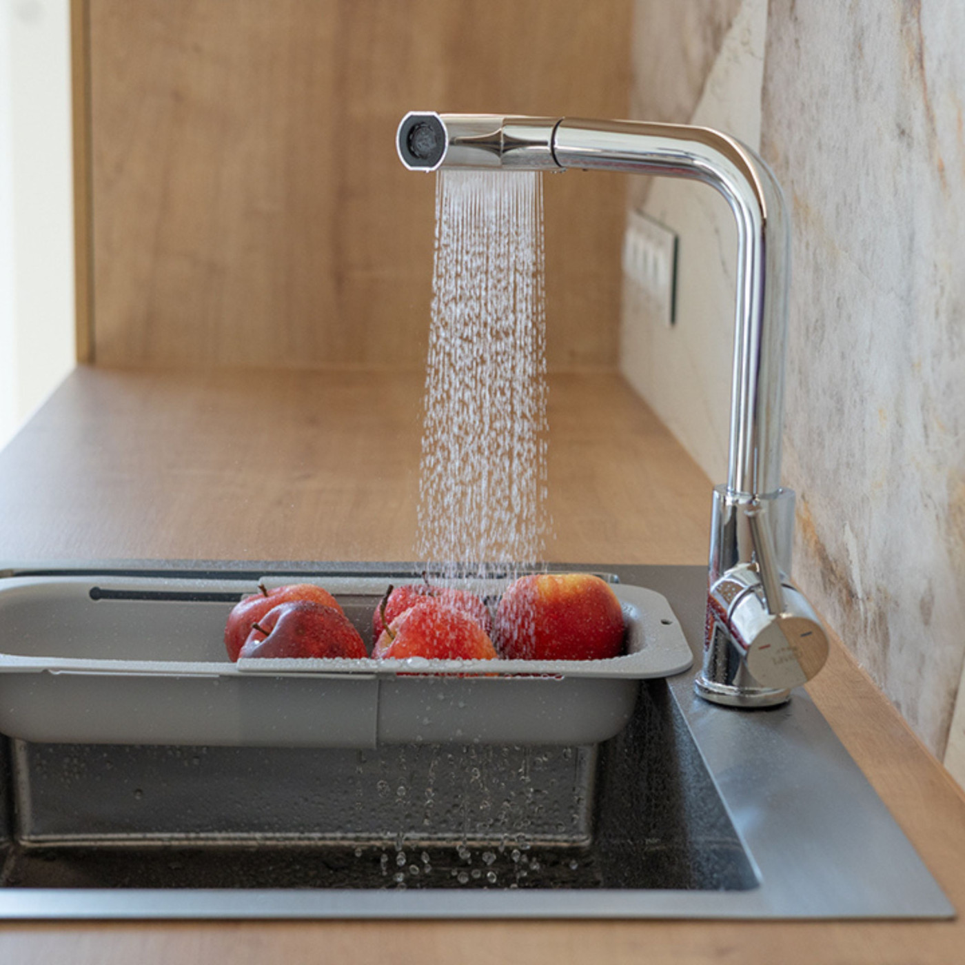 Bateria Zlewozmywakowa Stojąca z Wyciąganą Wielofunkcyjną Wylewką Rotaro Chrom