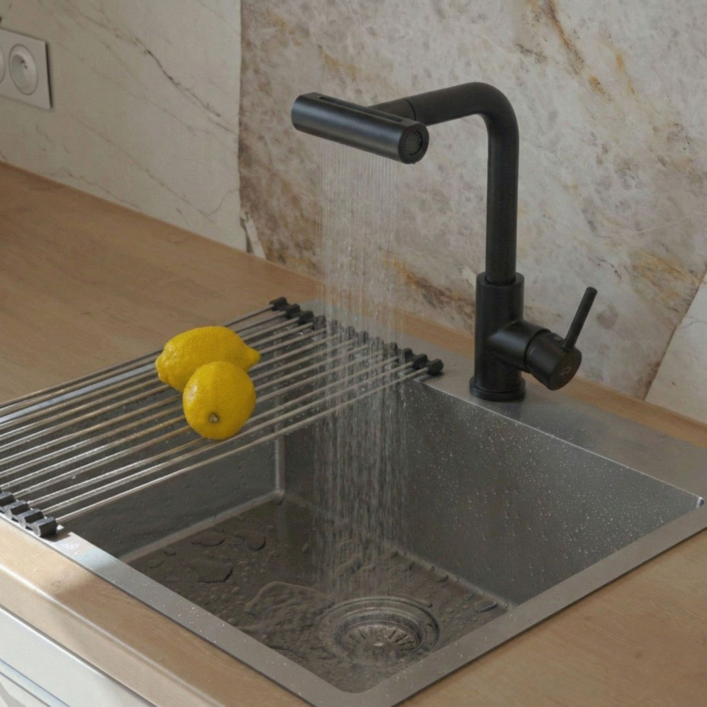 Bateria Zlewozmywakowa Stojąca z Wyciąganą Wielofunkcyjną Wylewką Rotaro Czarna