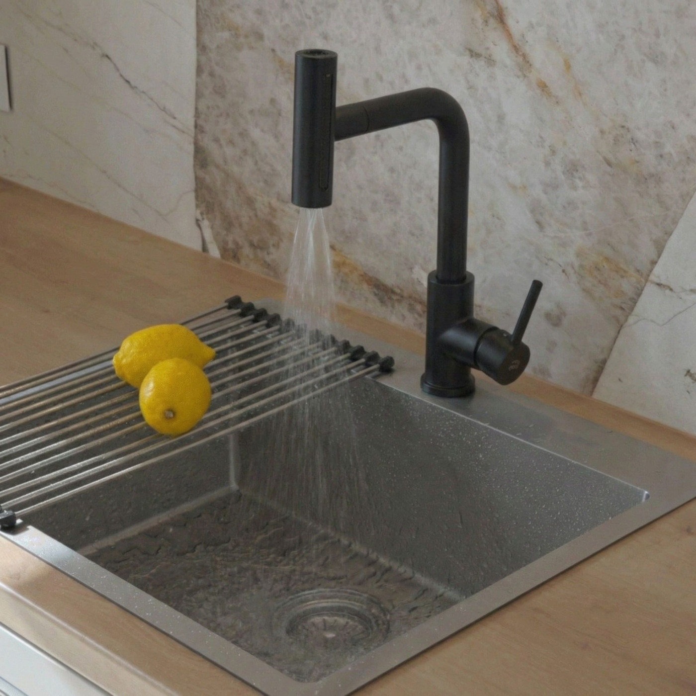 Bateria Zlewozmywakowa Stojąca z Wyciąganą Wielofunkcyjną Wylewką Rotaro Czarna