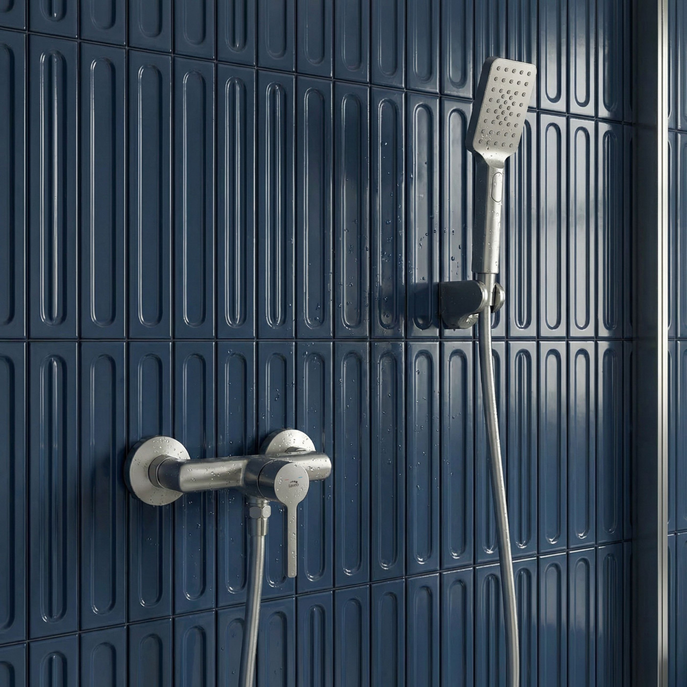 Bateria Natryskowa Ścienna z Zestawem Natryskowym ALITA Srebrna Laveo