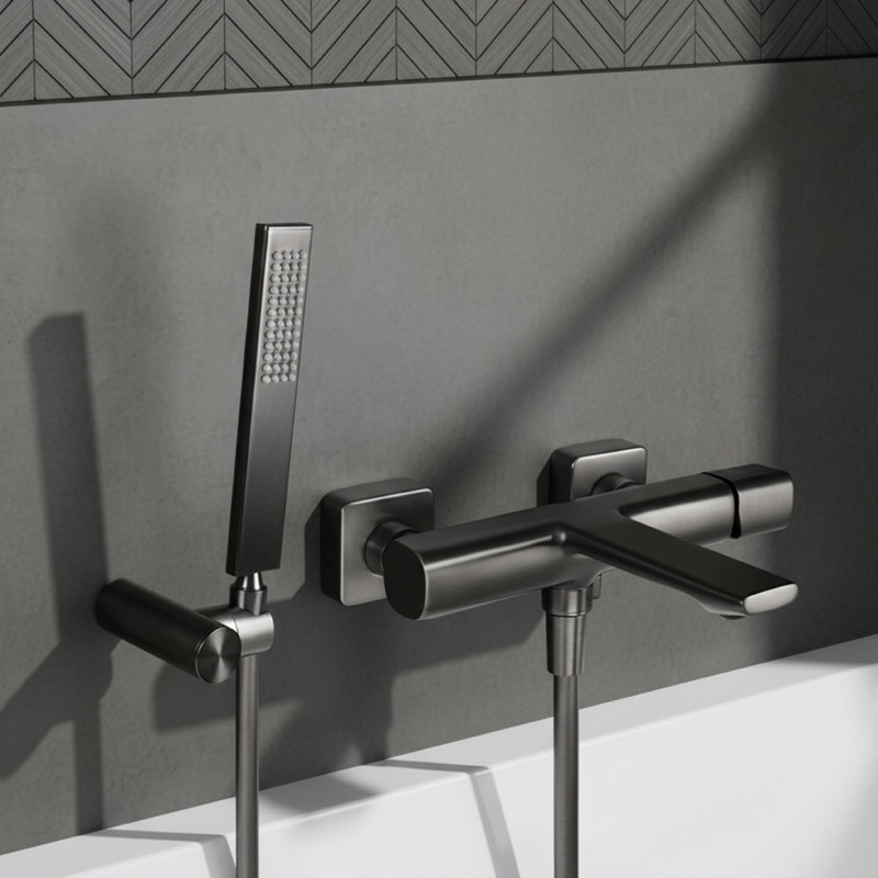 Bateria Natryskowa Ścienna z Zestawem Natryskowym TORES Czarna Laveo