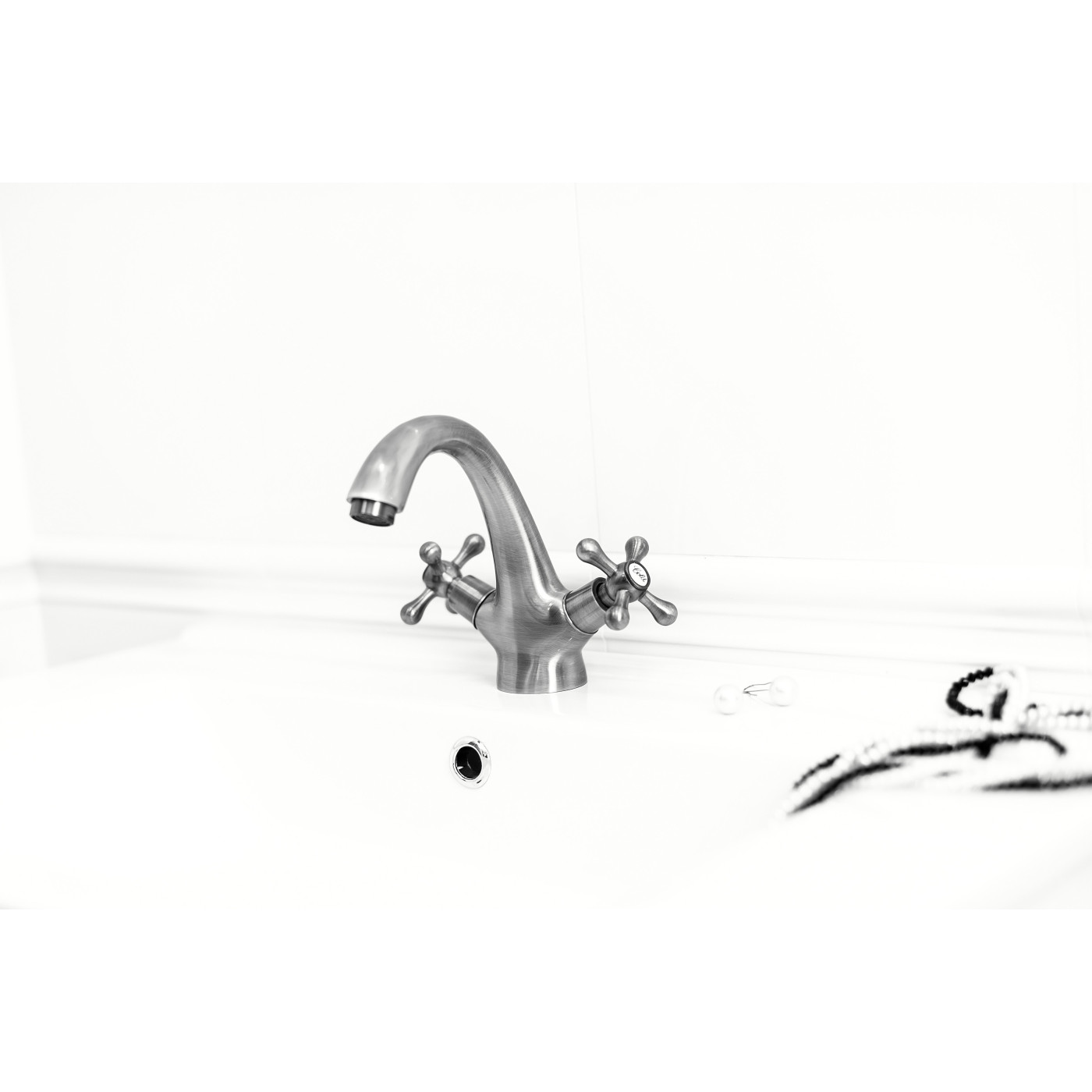 Bateria Umywalkowa Stojąca z Korkiem STILO Bateria Umywalkowa Stojąca z Korkiem STILO