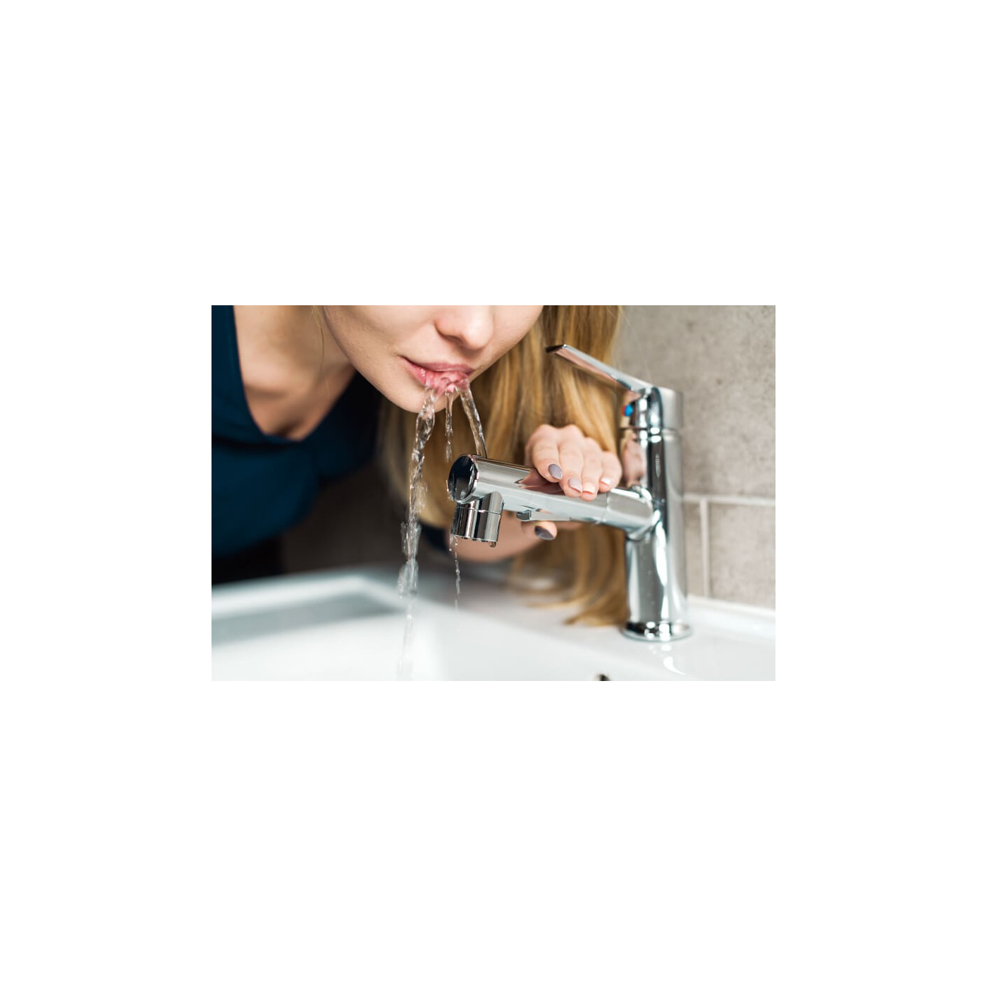 Bateria Umywalkowa Stojąca z Wyciąganą Wylewką FONTE