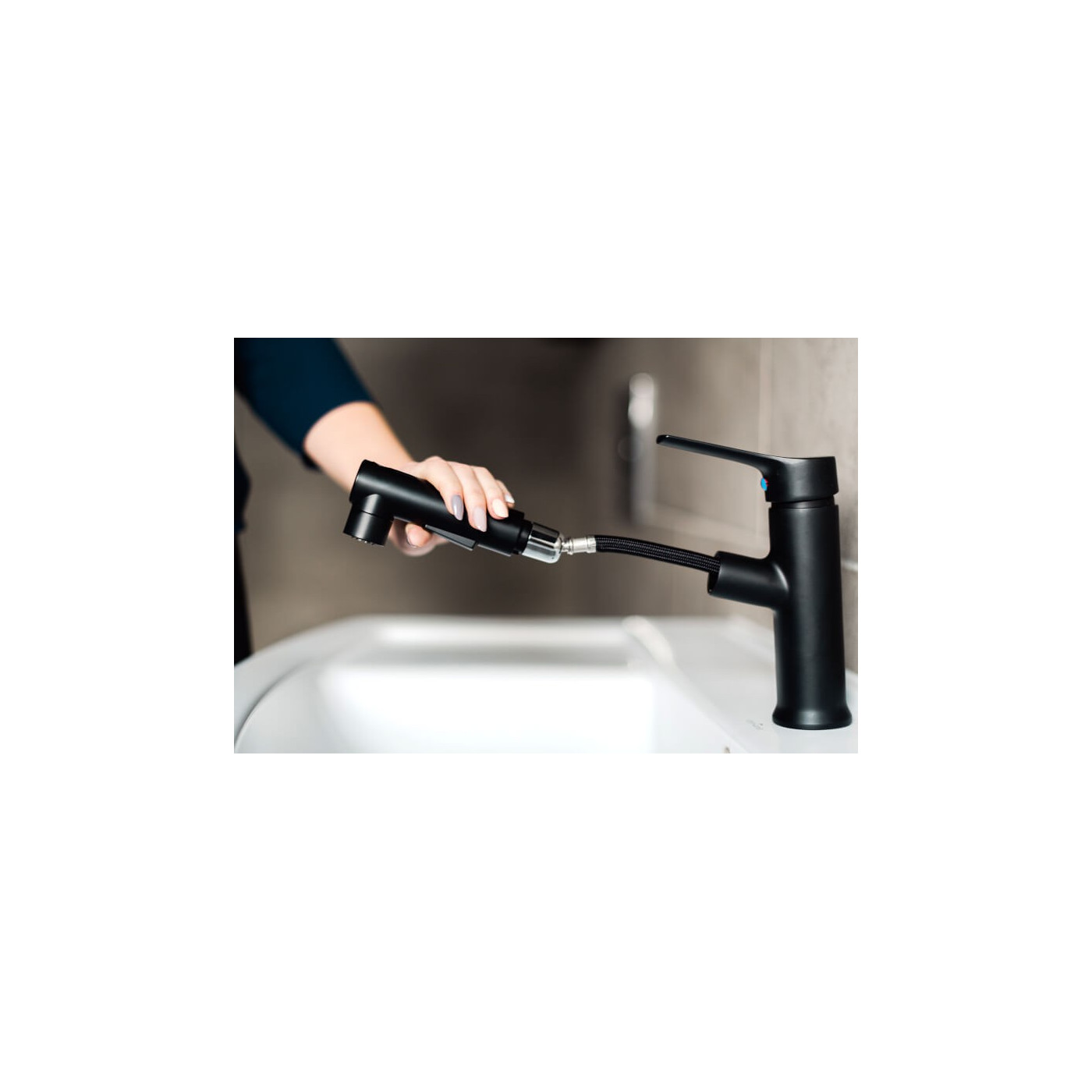 Bateria Umywalkowa Stojąca z Wyciąganą Wylewką FONTE Bateria Umywalkowa Stojąca z Wyciąganą Wylewką FONTE