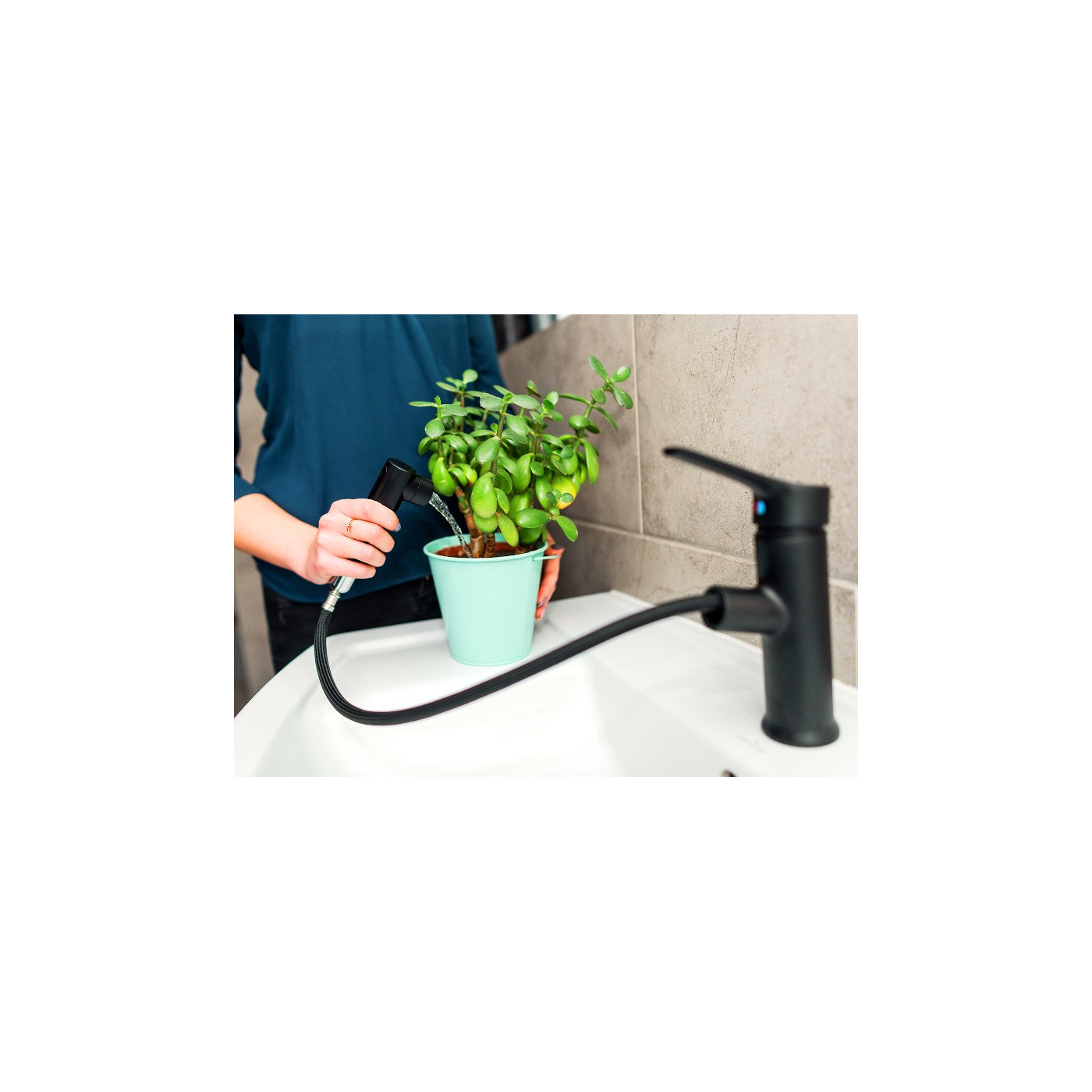 Bateria Umywalkowa Stojąca z Wyciąganą Wylewką FONTE Bateria Umywalkowa Stojąca z Wyciąganą Wylewką FONTE