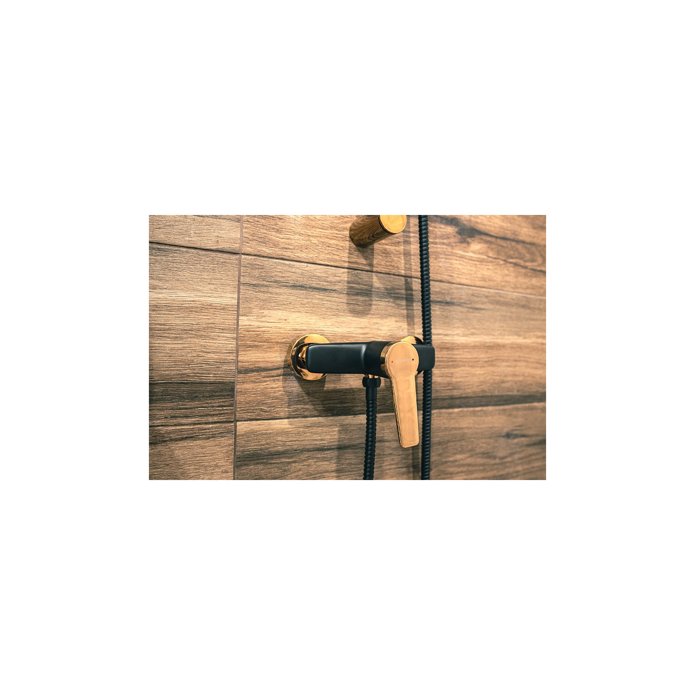 Bateria Natryskowa Ścienna Czarna Złota ALANIS Bateria Natryskowa Ścienna Czarna Złota ALANIS