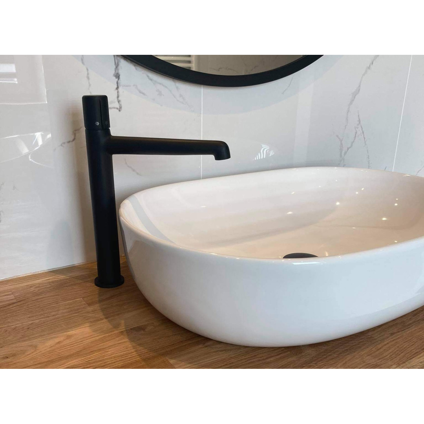 Bateria Umywalkowa Stojąca Nablatowa Pretto Czarna