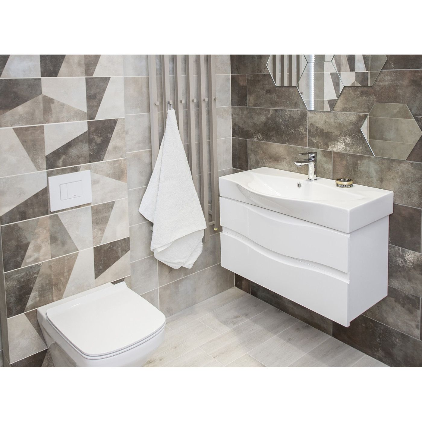 Bateria Umywalkowa Stojąca RAILA Chrom