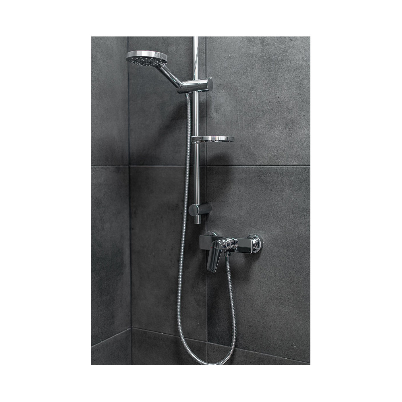 Bateria Natryskowa Ścienna LARGO Chrom Bateria Natryskowa Ścienna LARGO Chrom