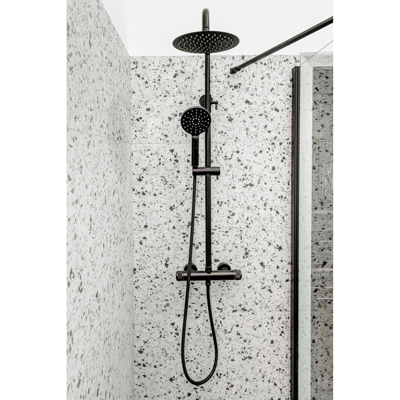 Kolumna Natryskowa z Baterią Czarna VOLUMO Laveo